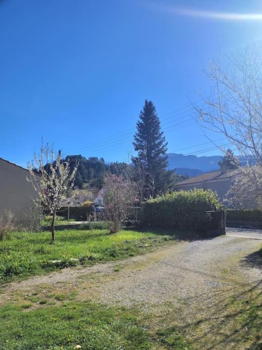 La Maison Jaune *